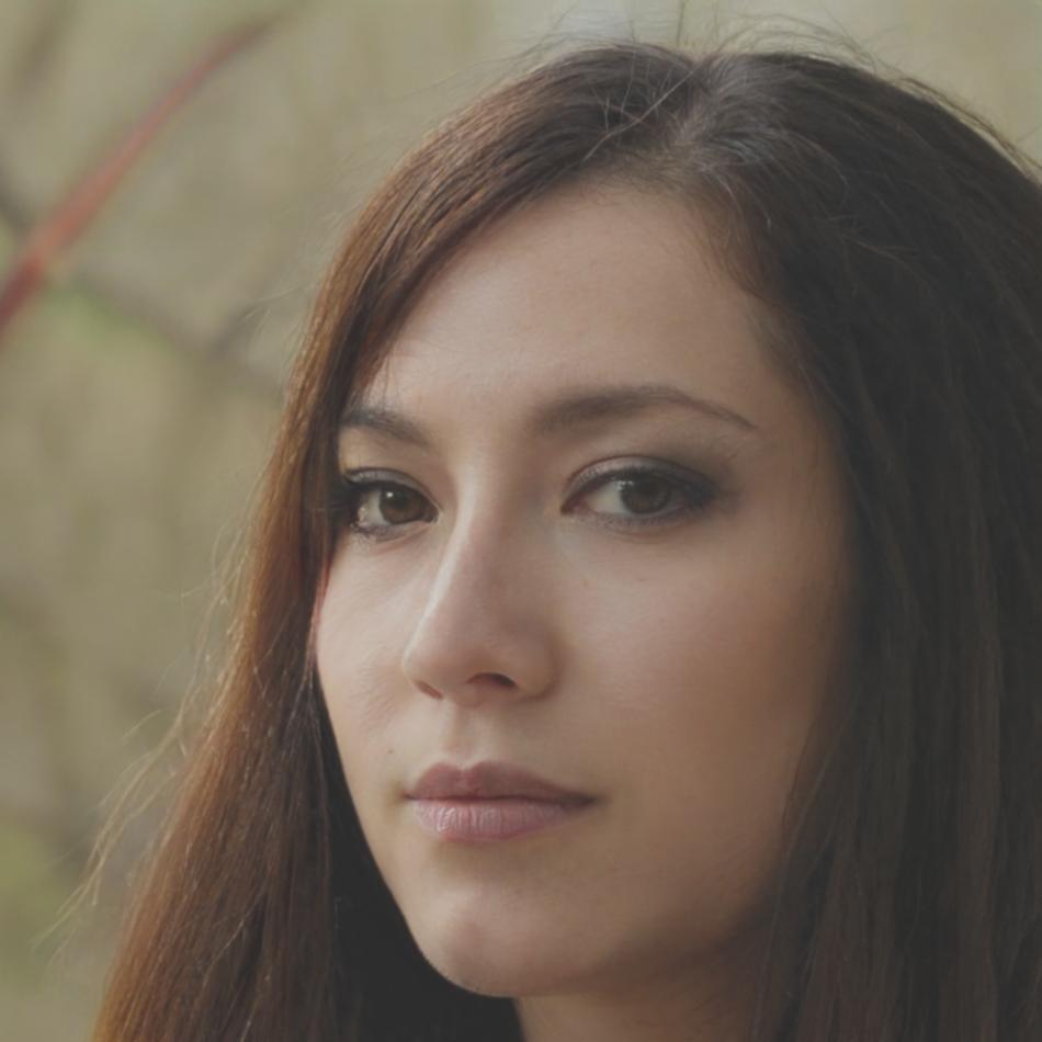 Retrato profesional de Lucía Vega